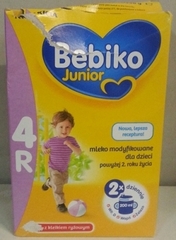 Bebiko Junior 4R Mleko modyfikowane dla dzieci rozerwany karton worek z mlekiem cały
