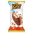 Maxi King Wafel z mlecznym i karmelowym nadzieniem pokryty czekoladą i orzechami