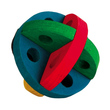 Drewniana zabawka dla gryzoni w kształcie piłki